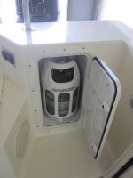 10lb_lightweight_tank_in_transom_compartment.jpg