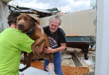 _Reunites_With_His_Dog_After_The_Alabama_Tornado_2.jpg