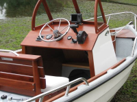 1993_C_Dory_17_center_console_3.png