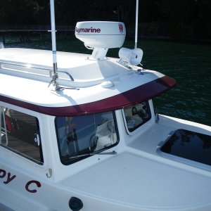 Cabin top electronics array, VHF x 2, AIS, AM/FM, Hailer/Fog horn, GPS on brow, RayMarine radar on a Scan Strut Powder coated Aluminum tower and running light base.