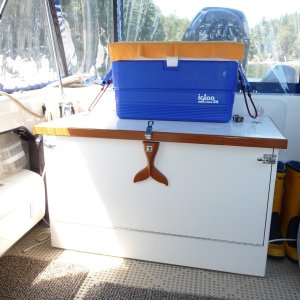 2. Outside perimeter of the box is built out of 3/4" maple plywood. The trim and Humpback Whales Tale is Teak. All hardware stainless steel.
Painted with one exterior primer coat and two marine enamal coats.