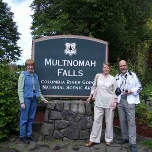 20050617 - 01 Hiking Multnomah Falls w relatives from England