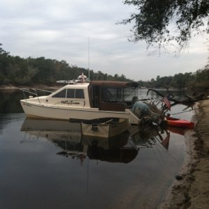 Most nights we anchored up perpendicular to the current flow, stern to shore. Makes it easy in the am for the pups to get off the boat and reduced the gurgling sound of the current flow under the boat. Quiet as a peep. Wonder where that saying comes from.