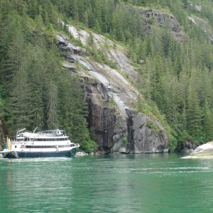 mini cruiser Island Spirit crossing the Fords Terror inlet entrance bar