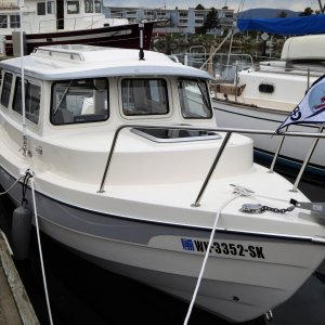 After a quick stop at West Marine I now have a place to mount the C-Brat pennant!