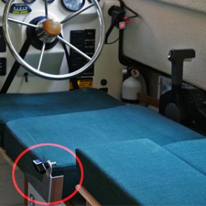 Closer look at the quick release arrangement