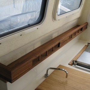 Thanks to the help from a friend's expertise the shelf is made, done and mounted