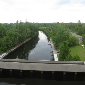 A view from the bow over the edge of the pan