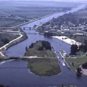 Moore Haven Lock: Lock chamber:50'x250'- Vertical lift: Caloosahatchee River water level to Lake Okeechobee water level, 1' to 2'- Discharge capacity 9,300 cfs(cubic feet per second)Operates daily 6:00A to 9:30P-Marine VHF radio Channel 13-Located at Okeechobee Waterway 
statute mile 78.0  The Moore Haven Lock is also the start/end of the Rim Canal/Route 2 up to Port Mayaca, St. Lucie Canal and Stuart, FL on the Atlantic Coast.