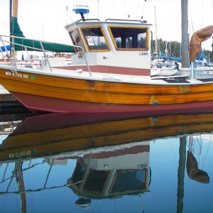 Again, Definate C-Dory lines, looks like somebody slipped on a SeaSport Angler pilothouse. (Friday Harbour)