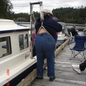 Jim (LAURNA JO) 
helps Steve (GOYO) 
test his new davit.