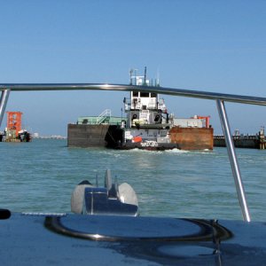Running through the swingbridge behind a tug/barge