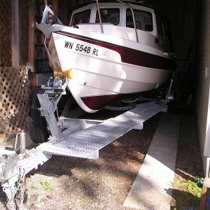 Boat trailer catwalk