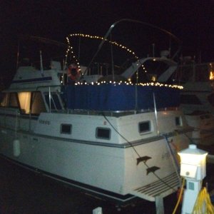 Mainship 36 trawler (Christmas time!)