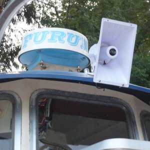 Hailer mounted to eye brow with SS bolts in lip, no roof holes.