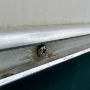 There?s plenty of room between the rubber and the metal part for this pan head