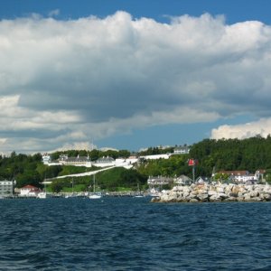 Mackinaw Island Harbor, Fort Above