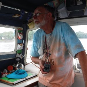 Using the Remote
We like the slower speeds but spending a lot of time at the helm gets tiresome.  With the remote for the auto pilot you can get up and wander a bit.  The remote allows you to make little changes.  Still like the wheel in hand for major stuff like meeting other boats.