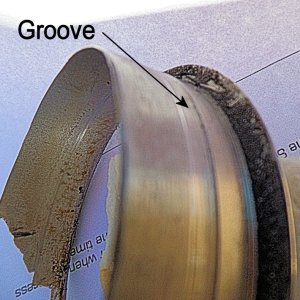Grovve worn in seal shim, one side only