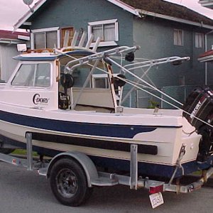 (BOMBERO) 18 ANGLER FOR SALE, SHOWING OUTRIGGERS