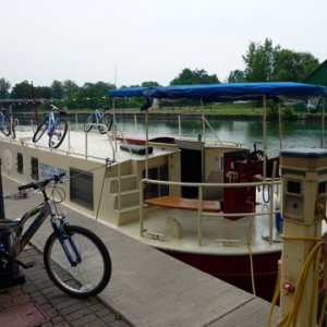 P1000470 Canal rental unit, at the wall at Seneca Falls