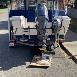 Engine and leg oil changed on both at 770 hrs, September 2021