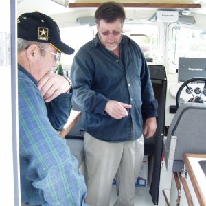 Les doing his best to work with a newbie