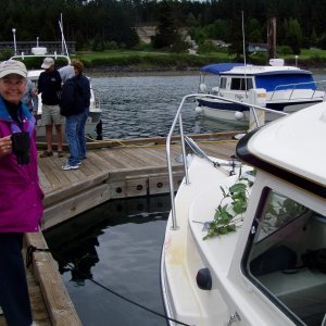 El doing the honors for C-Cakes