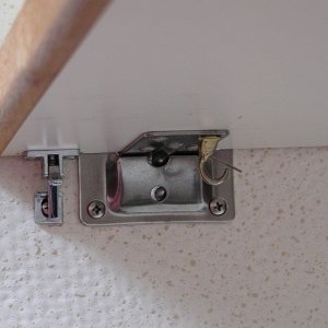 (UncleRichie) table hold down