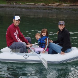 Rowing to shore at Inati Bay.  The whole family fits!!!