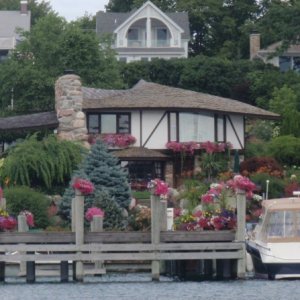 "mushroom" house Charlevoix