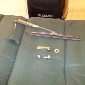 Old Manual Wiper Kit ..threaded collar that fits over the shaft was rotten,broke while i was turning it by hand.30/3/2011