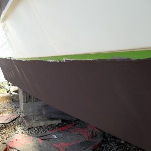 4/5/2011..Pettit Hydrocoat goes on very easy/i wetted the hull first.I ordered another Quart of 2000e, there wasn't much left in the can ( probably enough to do the job )but i didn't want to take the chance.I applied the 4th coat of 2000e good and thick.