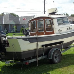 23/08/11..another view of newly cleaned boat..people are stopping in their cars to ask about my boat...BUT..where are the ladies