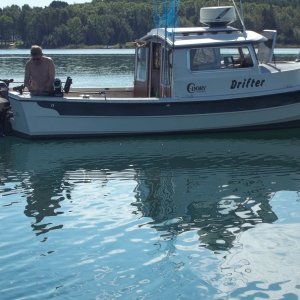 30/08/2011....Perch fishing..this is the 1st time some-one took a picture of my boat....LOOKS GOOD!