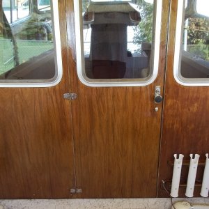 08/10/2011..stained Bulkhead with Cetrol ( 2 )