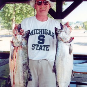 Media '(Not For Hire) Pair of kings.' in album 'Lake Michigan King, 1 of 9 taken Aug 10, 04 and a steelie too'