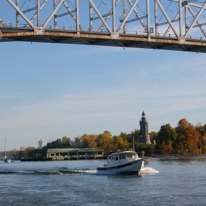 Crown Point Bridge and Monument