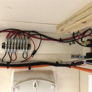 Wiring done with a terminal strip; connections with jumpers