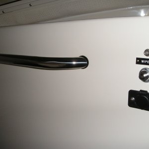 Port momentary sw. for wiper and grab bar
