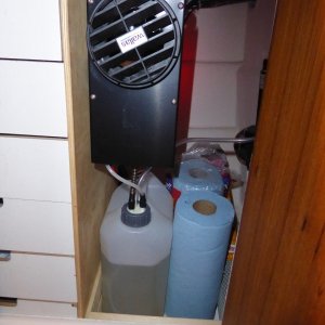 The kerosene tank must be installed below the heater, to ensure proper drainage of the return line (black). The white line is the pickup. The clear tube is the vent line and must be above the tank to prevent leakage on healing.