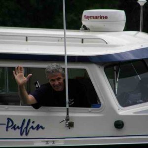 20070715 - 02 Boating with Friends on Willamette River - Look a Visitor - Hello Kevin
