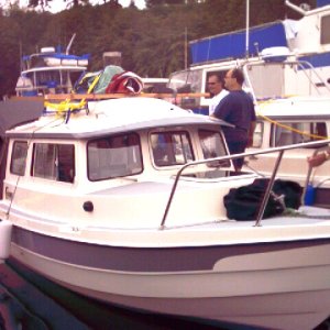 (Ruth & Joe) Lots of admiring looks at the new 22 owned by Steve & Karen of California.