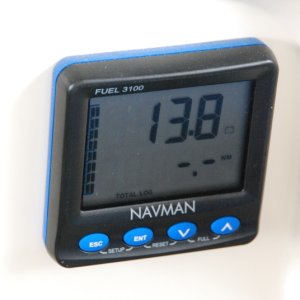 NAVMAN 3100 Fuel Management Display, indicating the 12VDC Buss  voltage.