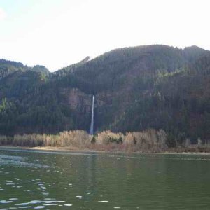 20060319 - 08 Columbia River Rooster Rock to Beacon Rock - Waterfall