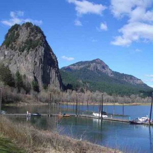20060319 - 14 Columbia River Rooster Rock to Beacon Rock - A Dock & Big Rock