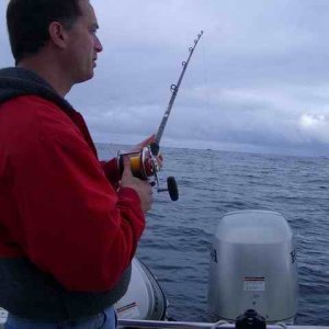 20060610 - 07 Newport Halibut Trip - An old determined deckhand who used to work in Alaska