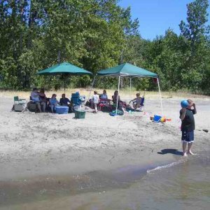 20060625 - 01 Boating on Columbia River where Willamette enters - Great Beach