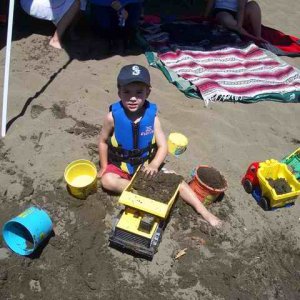 20060708 - 03 Boating on Willamette River - Gotta love sand & trucks