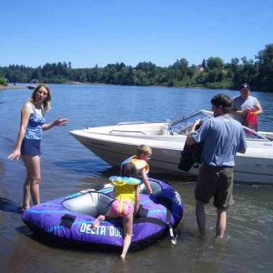 20060708 - 05 Boating on Willamette River - Parents have never been on a tube either
